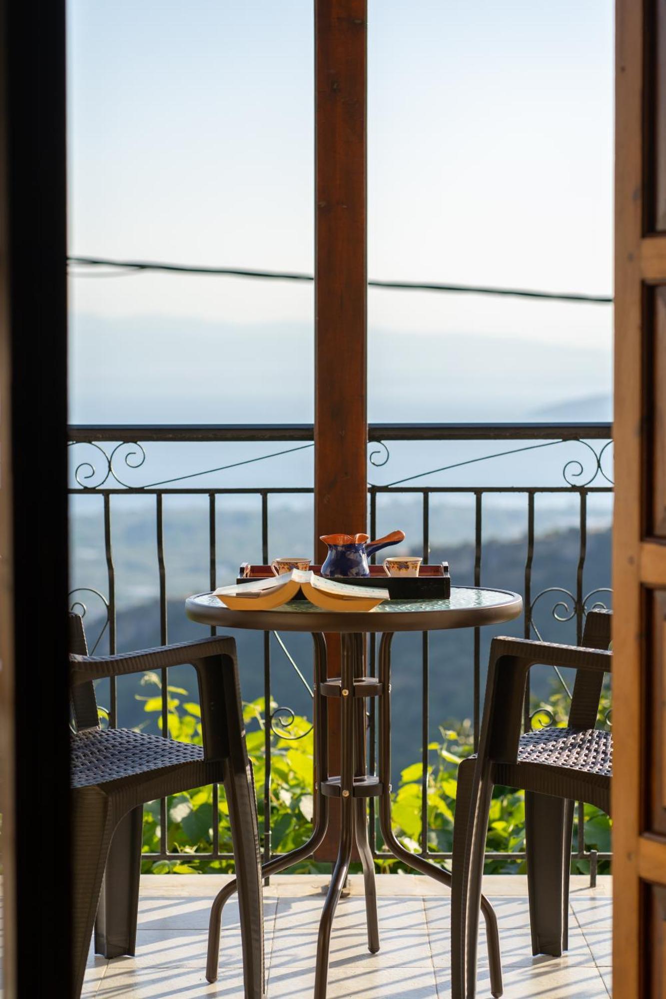 Villa Mirabilia Mountain With A Sea View *